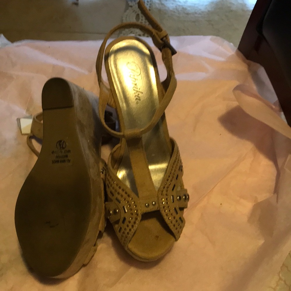 Shoes - Picture 2 of 3